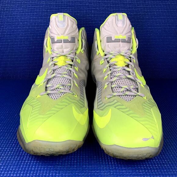 ? NIKE LEBRON 11 COLLECTION Men`s Size 11.5 Grey Basketball Shoes 683252-074 main image 7